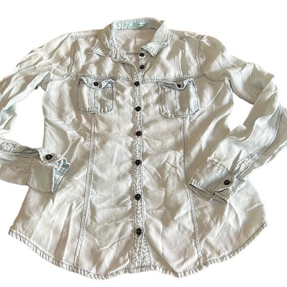 Maurices Light Blue Chambray Button Front Blouse Woman Size Medium Long Sleeves - Picture 4 of 9
